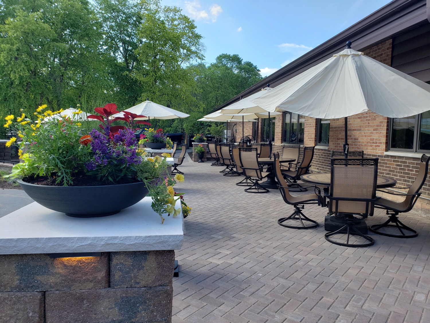 LCBW Creates Outdoor Dining Space for Siena on Brendenwood