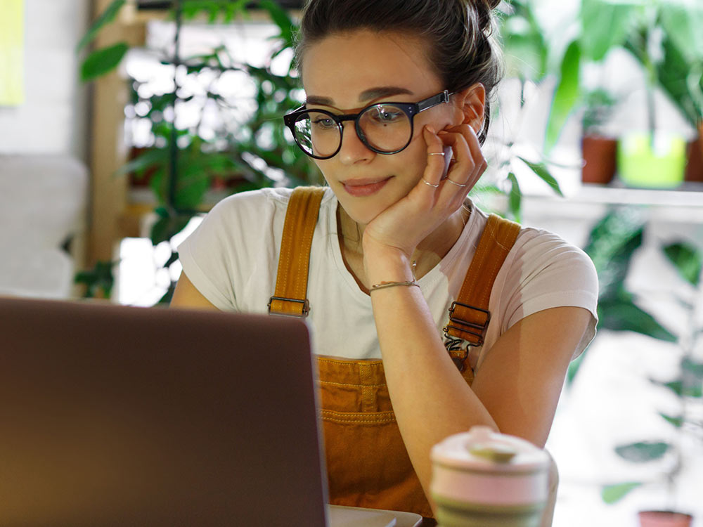 Schedule your deluxe lawn care maintenance program for 2025 with LawnCare by&nbsp;Walter!